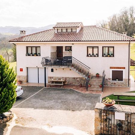 Apartamentos La Cortina Cangas de Onis Bagian luar foto