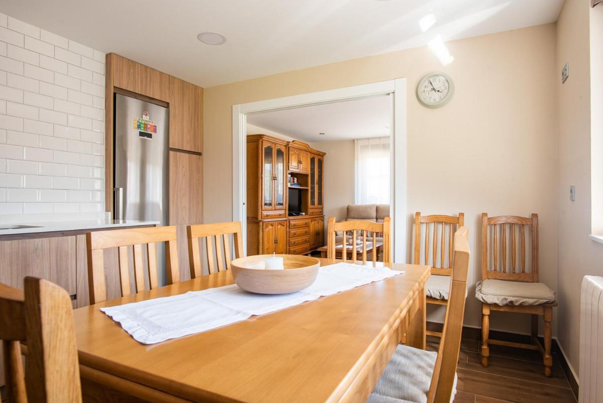 Apartamentos La Cortina Cangas de Onis Bagian luar foto