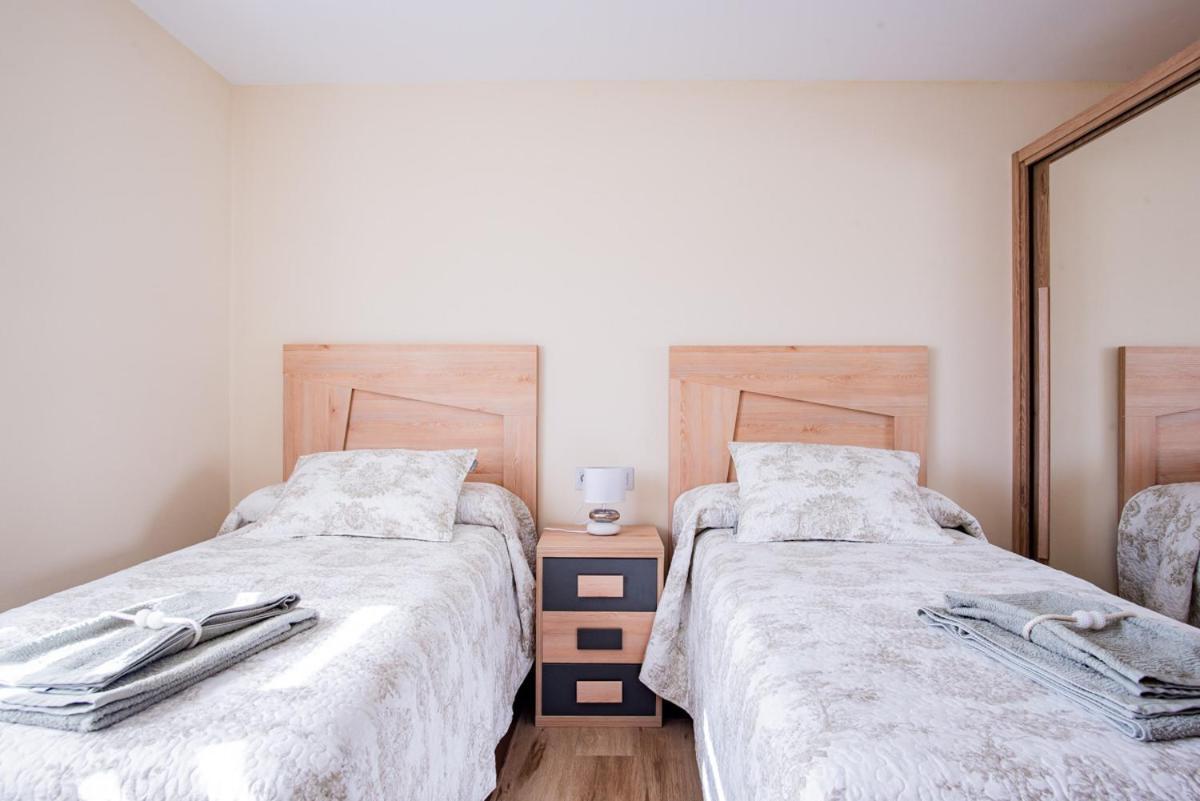 Apartamentos La Cortina Cangas de Onis Bagian luar foto
