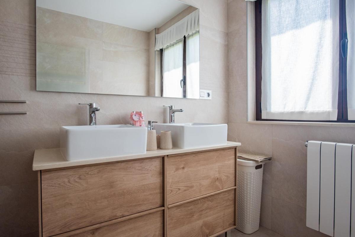 Apartamentos La Cortina Cangas de Onis Bagian luar foto