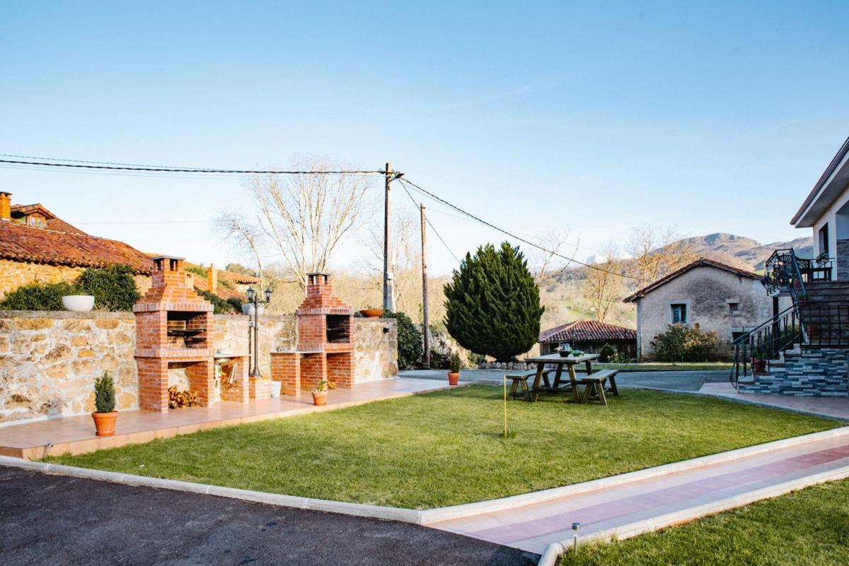 Apartamentos La Cortina Cangas de Onis Bagian luar foto